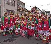 Gruppen beim Umzug (1).jpg Gruppen beim Umzug (1).jpg
