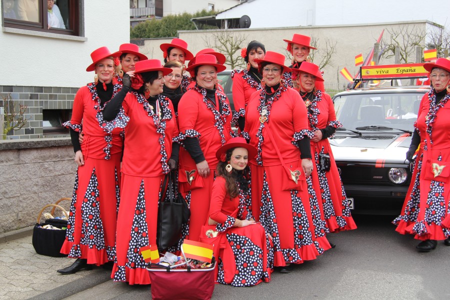 Gruppen beim Umzug (3).jpg